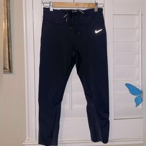 Nike Dri-Fit Black Mesh Back Cropped Workout Leggings Size M. EUC